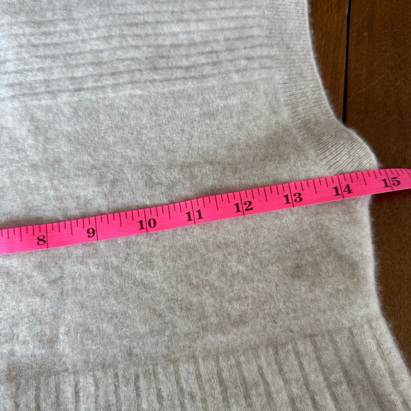 Maison de Papillon Mongolian Cashmere Crop Turtleneck Sweater Sleeveless CreamXS - Picture 15 of 15